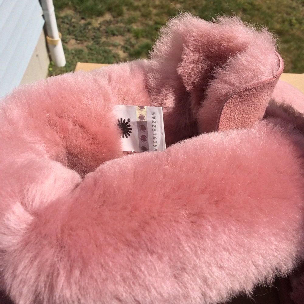 UGG NAVEAH BOOTS - Picture 5 of 6